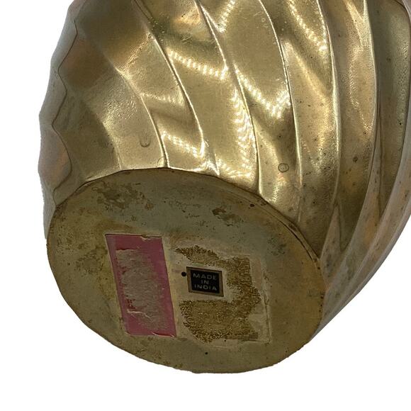 Vintage 8" Timeless Solid Brass Vase with Swirl Base and Bell End - Picture 4 of 10